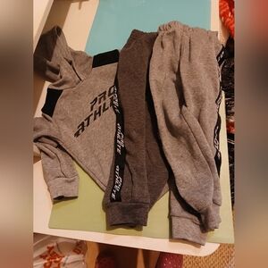 Gray Matching Sweatshirt & Joggers Set with Elasticated Waistband